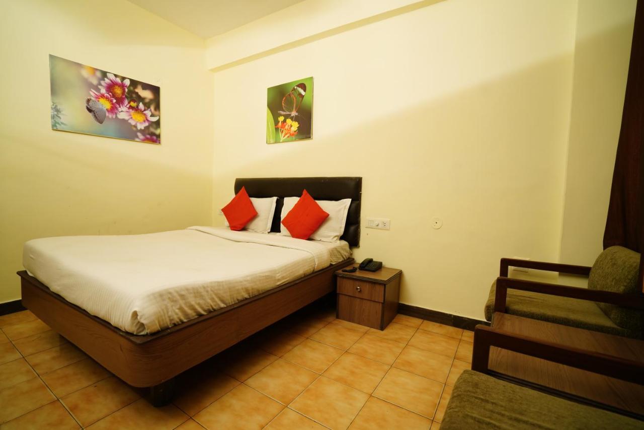 Hotel Gaurab Near Paltan Bazaar Dehradun Dış mekan fotoğraf