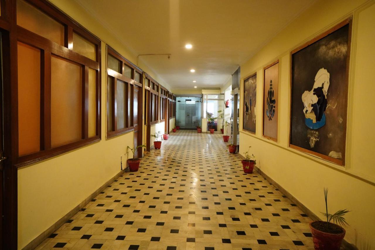 Hotel Gaurab Near Paltan Bazaar Dehradun Dış mekan fotoğraf