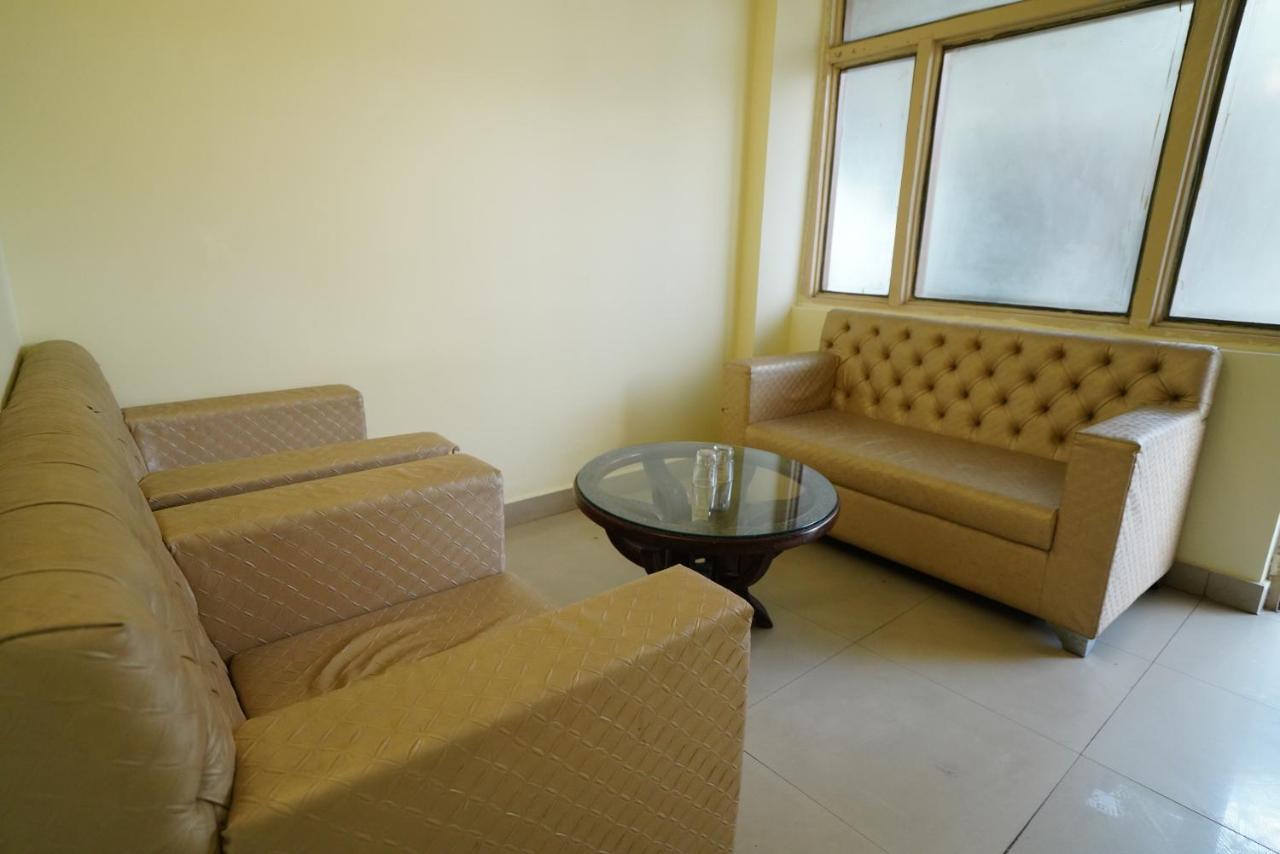 Hotel Gaurab Near Paltan Bazaar Dehradun Dış mekan fotoğraf