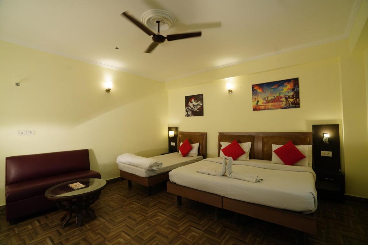 Hotel Gaurab Near Paltan Bazaar Dehradun Dış mekan fotoğraf