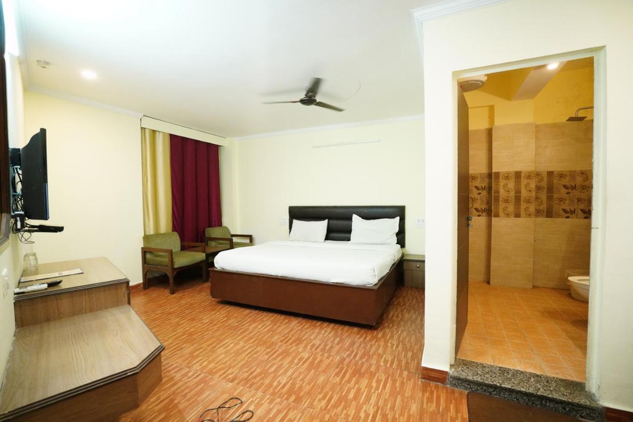 Hotel Gaurab Near Paltan Bazaar Dehradun Dış mekan fotoğraf