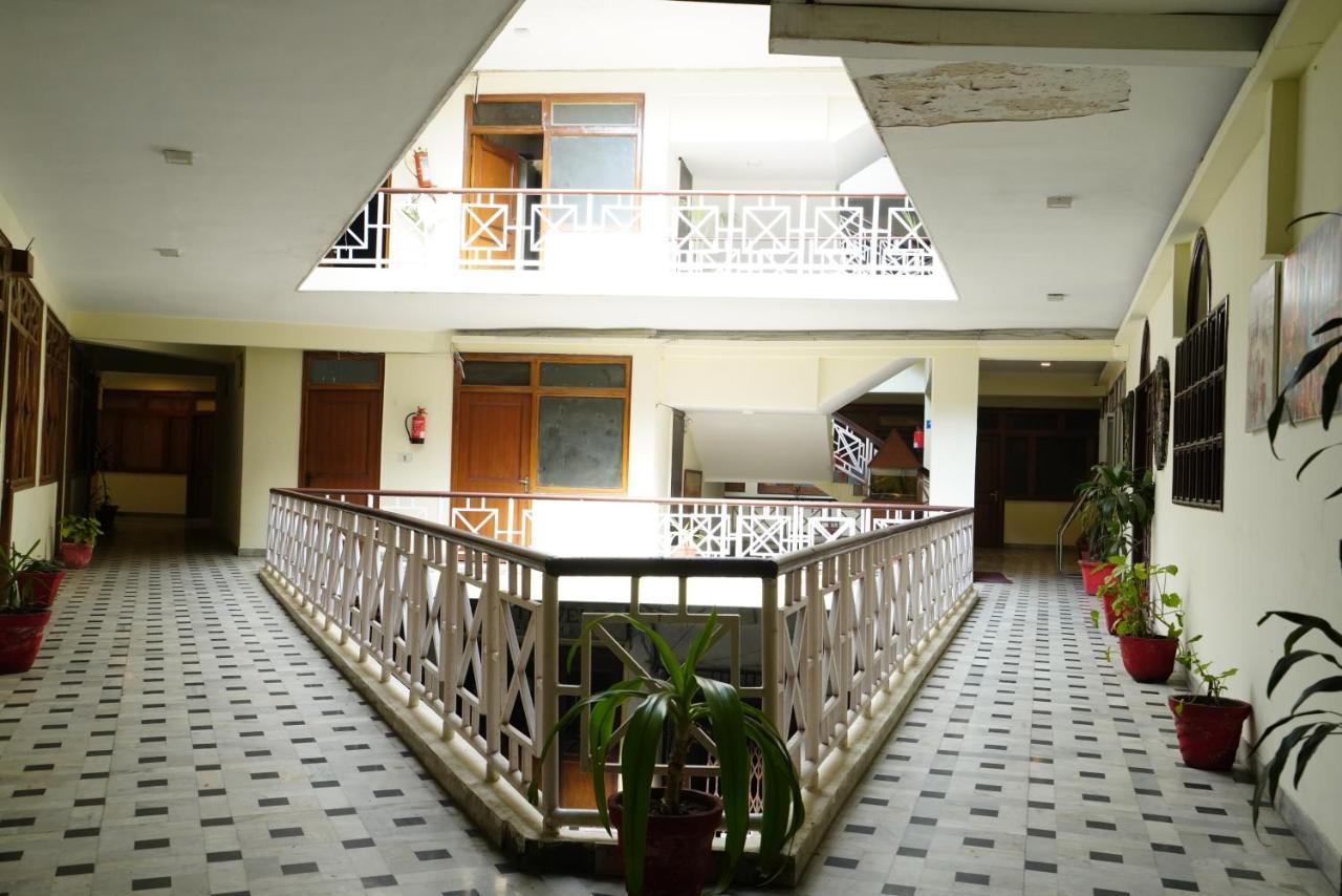 Hotel Gaurab Near Paltan Bazaar Dehradun Dış mekan fotoğraf