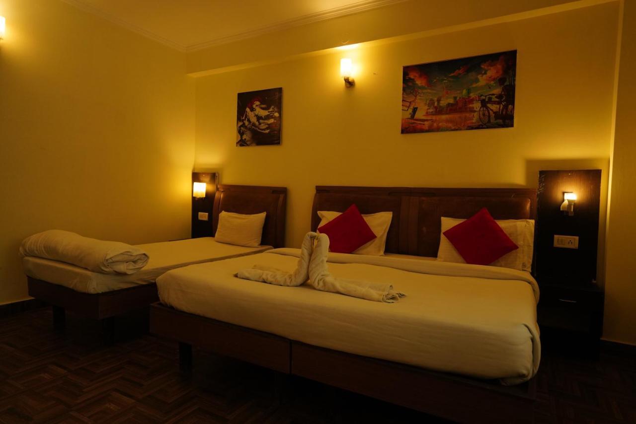 Hotel Gaurab Near Paltan Bazaar Dehradun Dış mekan fotoğraf