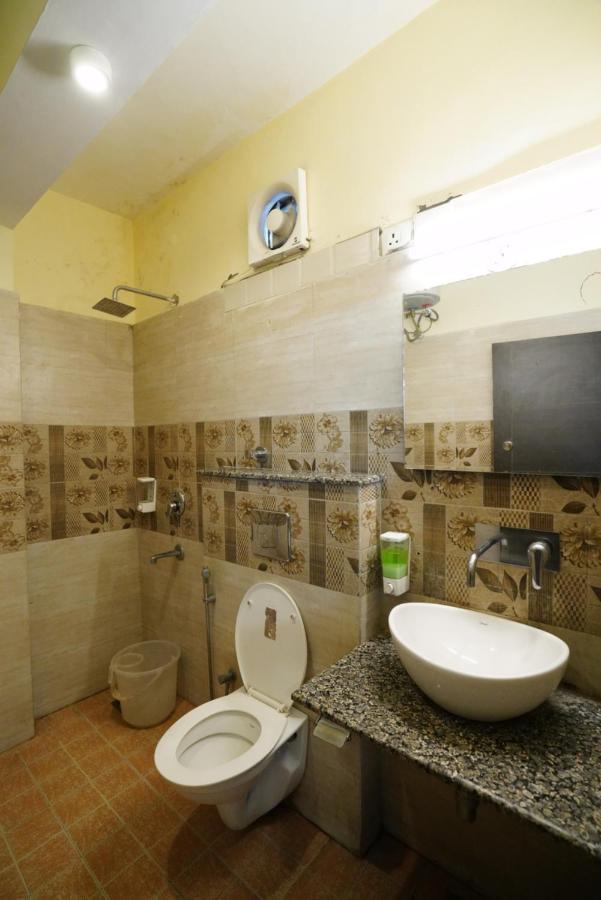 Hotel Gaurab Near Paltan Bazaar Dehradun Dış mekan fotoğraf