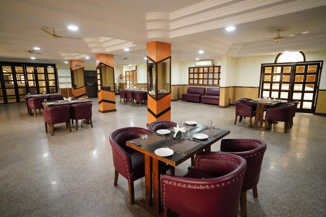Hotel Gaurab Near Paltan Bazaar Dehradun Dış mekan fotoğraf