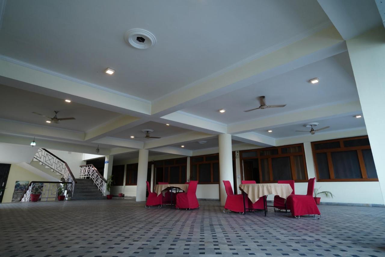 Hotel Gaurab Near Paltan Bazaar Dehradun Dış mekan fotoğraf