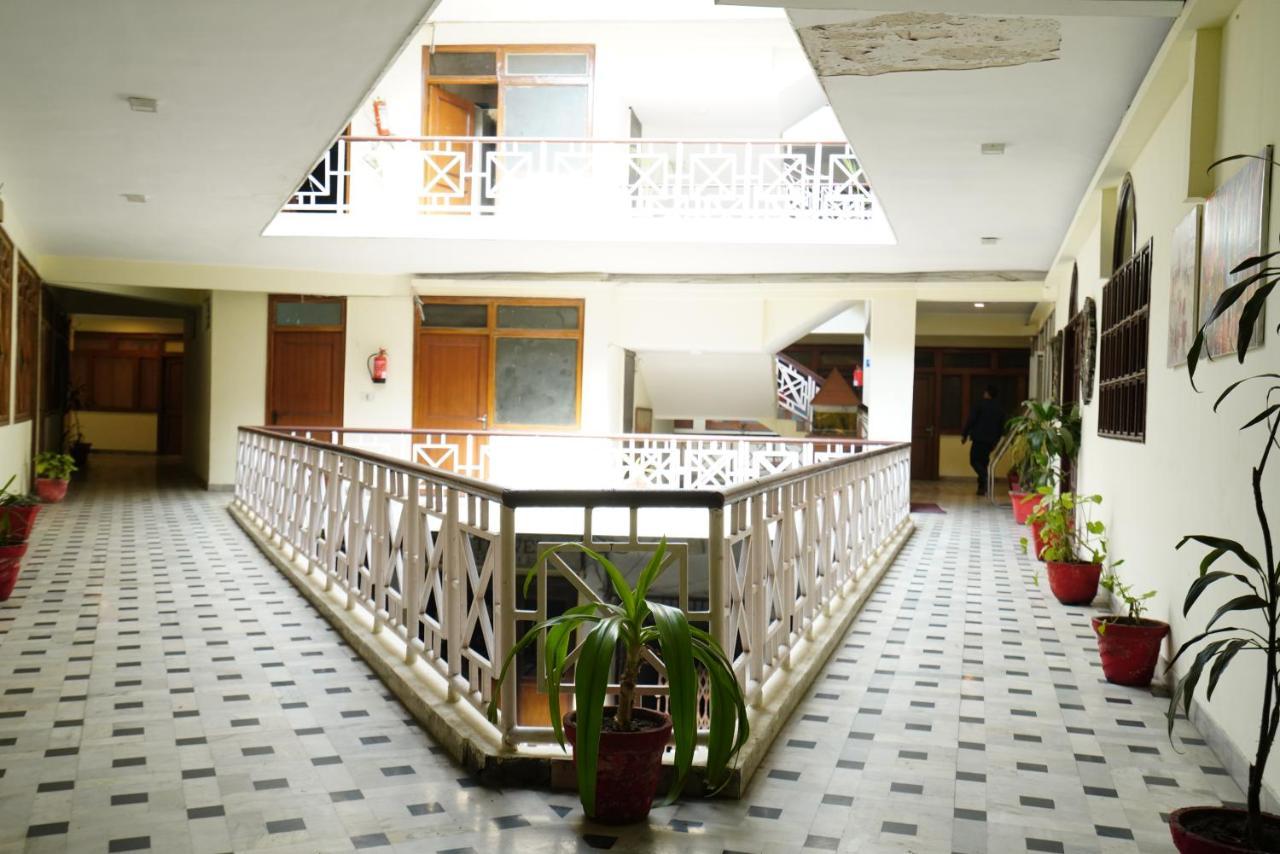 Hotel Gaurab Near Paltan Bazaar Dehradun Dış mekan fotoğraf