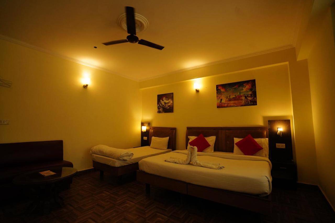 Hotel Gaurab Near Paltan Bazaar Dehradun Dış mekan fotoğraf