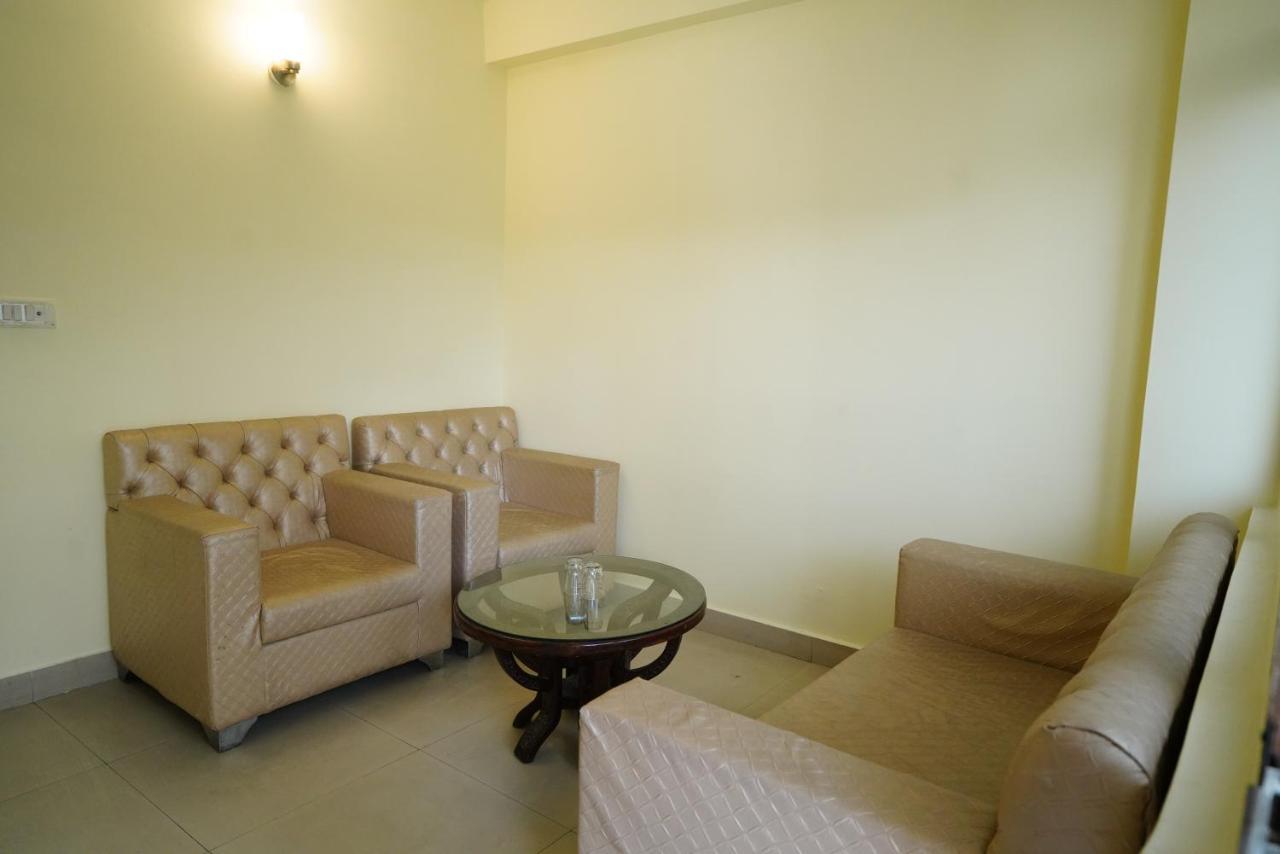 Hotel Gaurab Near Paltan Bazaar Dehradun Dış mekan fotoğraf