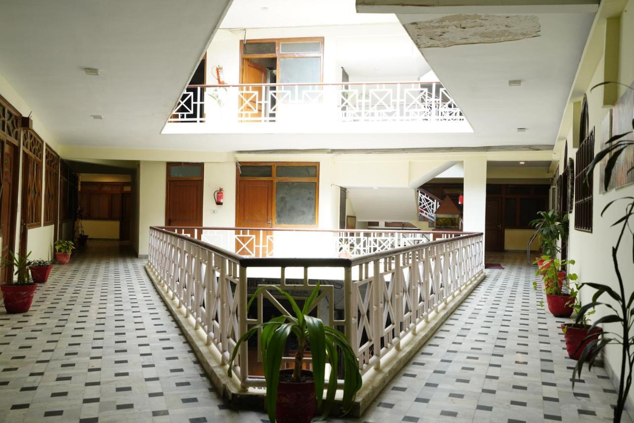 Hotel Gaurab Near Paltan Bazaar Dehradun Dış mekan fotoğraf