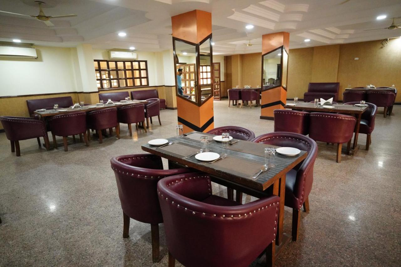 Hotel Gaurab Near Paltan Bazaar Dehradun Dış mekan fotoğraf